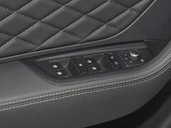 2022款 2.0T DCT两驱智联旗畅版 五座