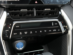 2022款 双擎 2.5L CVT四驱尊享版