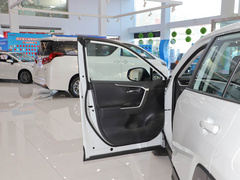 2022款 2.0L 两驱豪华版 