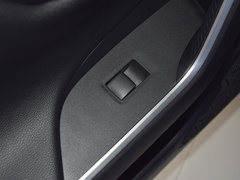 2022款 2.0L 两驱豪华版 