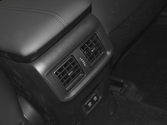 2022款 2.0L 两驱豪华版 