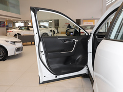2022款 2.0L CVT四驱尊贵版