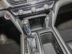 2022款 260TURBO 精致版