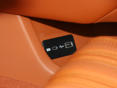 2022款 3.0T 高端定制版 5座