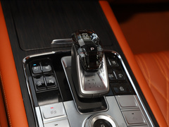 2022款 3.0T 高端定制版 5座