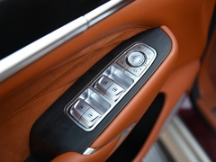 2022款 3.0T 高端定制版 5座