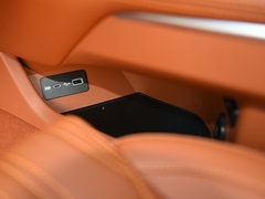2022款 3.0T 高端定制版 5座