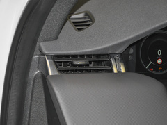 2022款 P300e 性能科技版
免税
