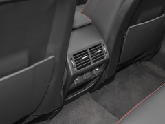 2022款 P300e 性能科技版
免税
