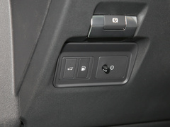 2022款 P300e 性能科技版
免税
