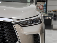 2022款 2.0T 四驱尊贵版