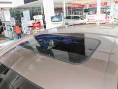 2022款 2.0L 混动豪华版 