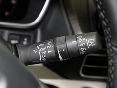 2022款 2.0L 混动豪华版 