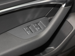 2022款 45 TFSI quattro S-line 见远型流晶套装