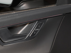 2022款 45 TFSI quattro S-line 见远型流晶套装
