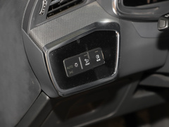 2022款 45 TFSI quattro S-line 见远型流晶套装