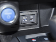 2022款 双擎 2.5L CVT两驱豪华版