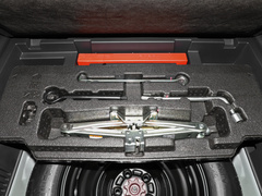 2022款 双擎 2.5L CVT两驱尊贵版