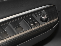 2022款 双擎 2.5L CVT两驱尊贵版