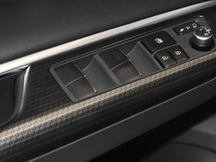 2022款 双擎 2.5L CVT两驱尊贵版