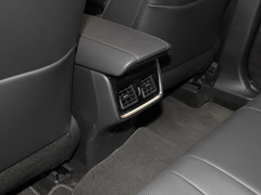 2022款 双擎 2.5L CVT两驱尊贵版