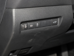 2022款 双擎 2.5L CVT两驱尊贵版