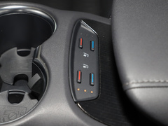 2022款 双擎 2.5L CVT两驱尊贵版