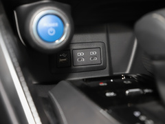 2022款 双擎 2.5L CVT两驱尊贵版