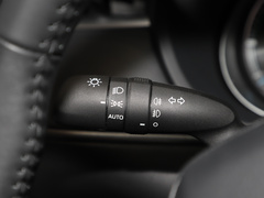 2022款 双擎 2.5L CVT两驱尊贵版