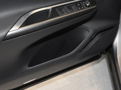 2022款 双擎 2.5L CVT两驱尊贵版