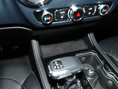 2022款 2.0T 自动四驱环塔冠军版