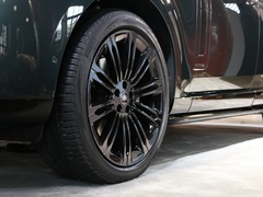 2023款 3.0 L6 400PS 典范加长版
