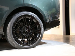2023款 3.0 L6 400PS 典范加长版