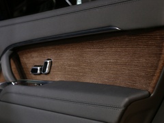 2023款 3.0 L6 400PS 典范加长版