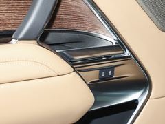 2023款 3.0 L6 400PS 典范加长版