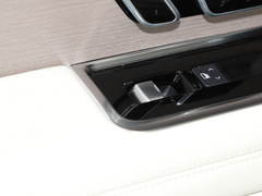 2023款 4.4 V8 530PS 首发版