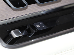 2023款 4.4 V8 530PS 首发版