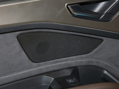 2022款 50 e-tron quattro 荣耀型 锦衣套装