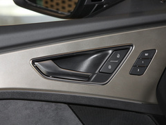 2022款 50 e-tron quattro 荣耀型 锦衣套装