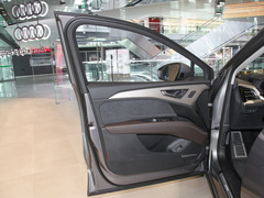 2022款 50 e-tron quattro 荣耀型 锦衣套装