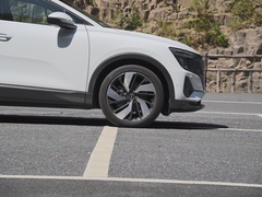 2022款 50 e-tron quattro 荣耀型 锦衣套装