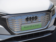 2022款 50 e-tron quattro 荣耀型 锦衣套装