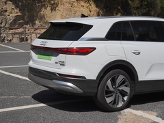 2022款 50 e-tron quattro 荣耀型 锦衣套装