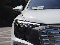 2022款 50 e-tron quattro 荣耀型 锦衣套装