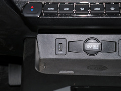 2022款 1.5T 蓝鲸自动红版