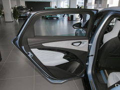 2022款 550km 标准续航后驱版尊贵型