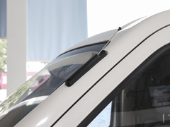 2022款 纯电动厢式运输车4498车长平顶背掀门2座70kW 41.86kWh