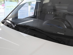 2022款 纯电动厢式运输车4498车长平顶背掀门2座70kW 41.86kWh