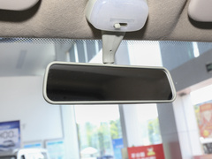 2022款 纯电动厢式运输车4498车长平顶背掀门2座70kW 41.86kWh
