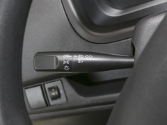 2022款 纯电动厢式运输车4498车长平顶背掀门2座70kW 41.86kWh